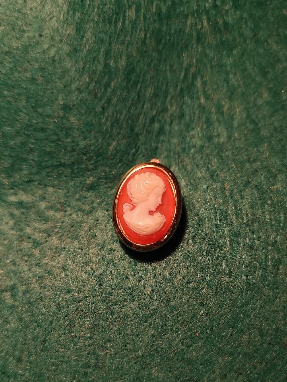 Vintage Style Pink Cameo Pendant Necklace